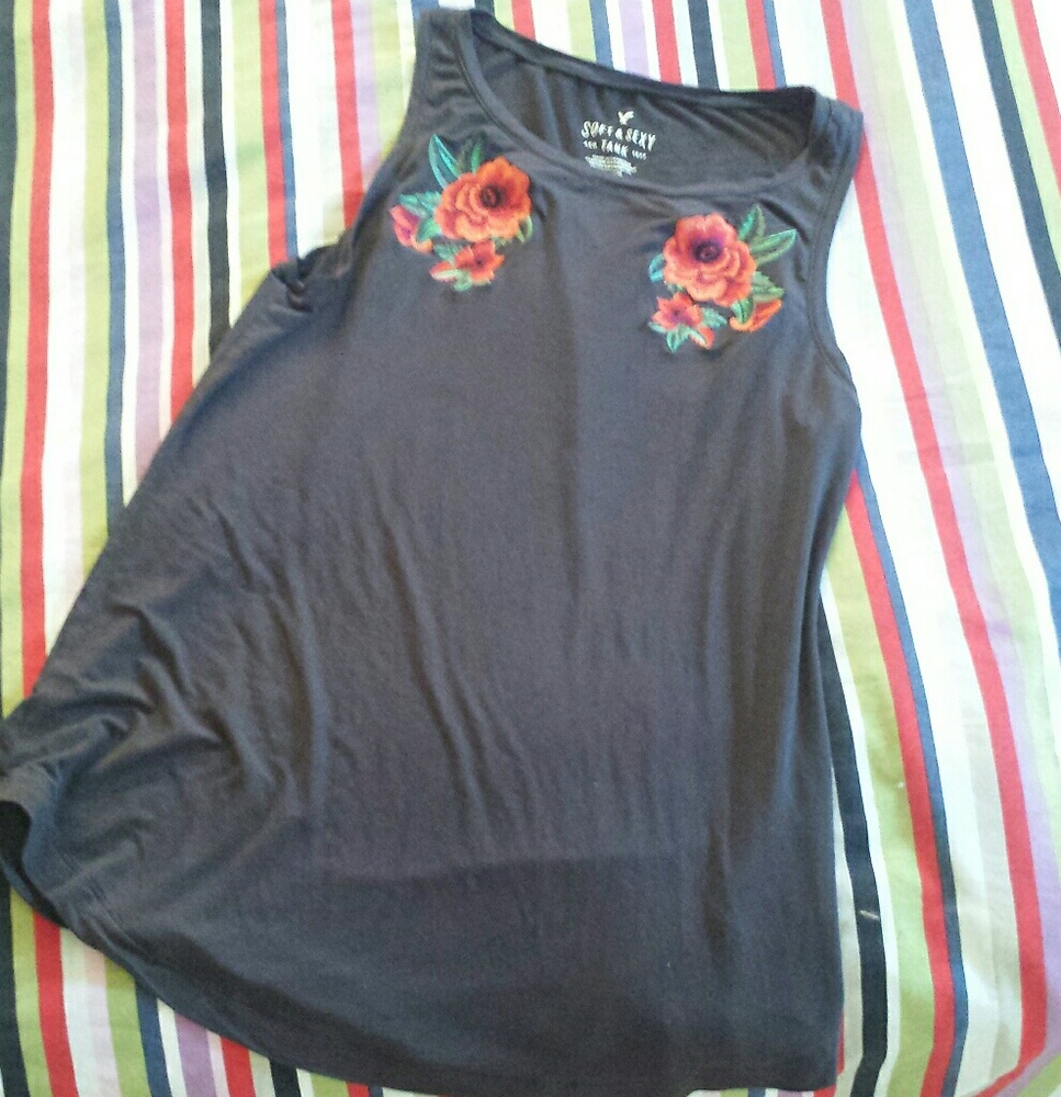 Tank with flower detail